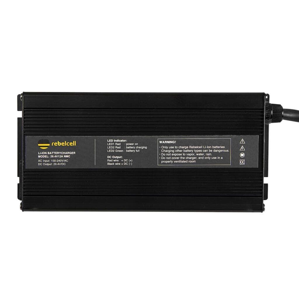 Încărcător litiu 29.4V12A pentru interior 3